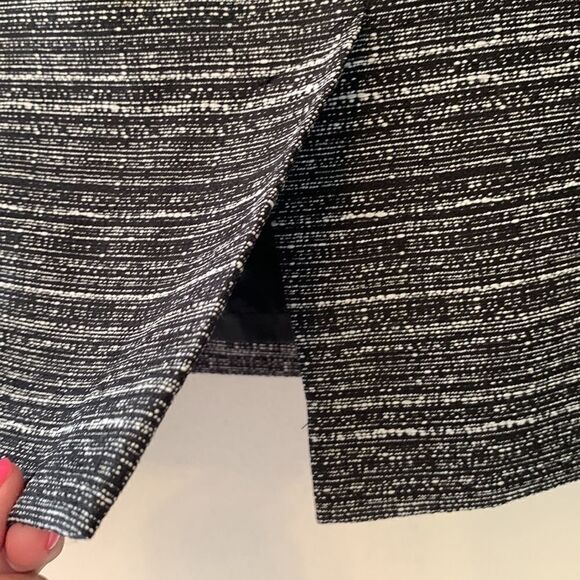 Loft black and white straight skirt Fully lined Back slit Size 6 - Picture 5 of 8